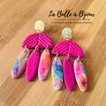 Boucles d'oreille argile polymère fuchsia motif floral pendantes 