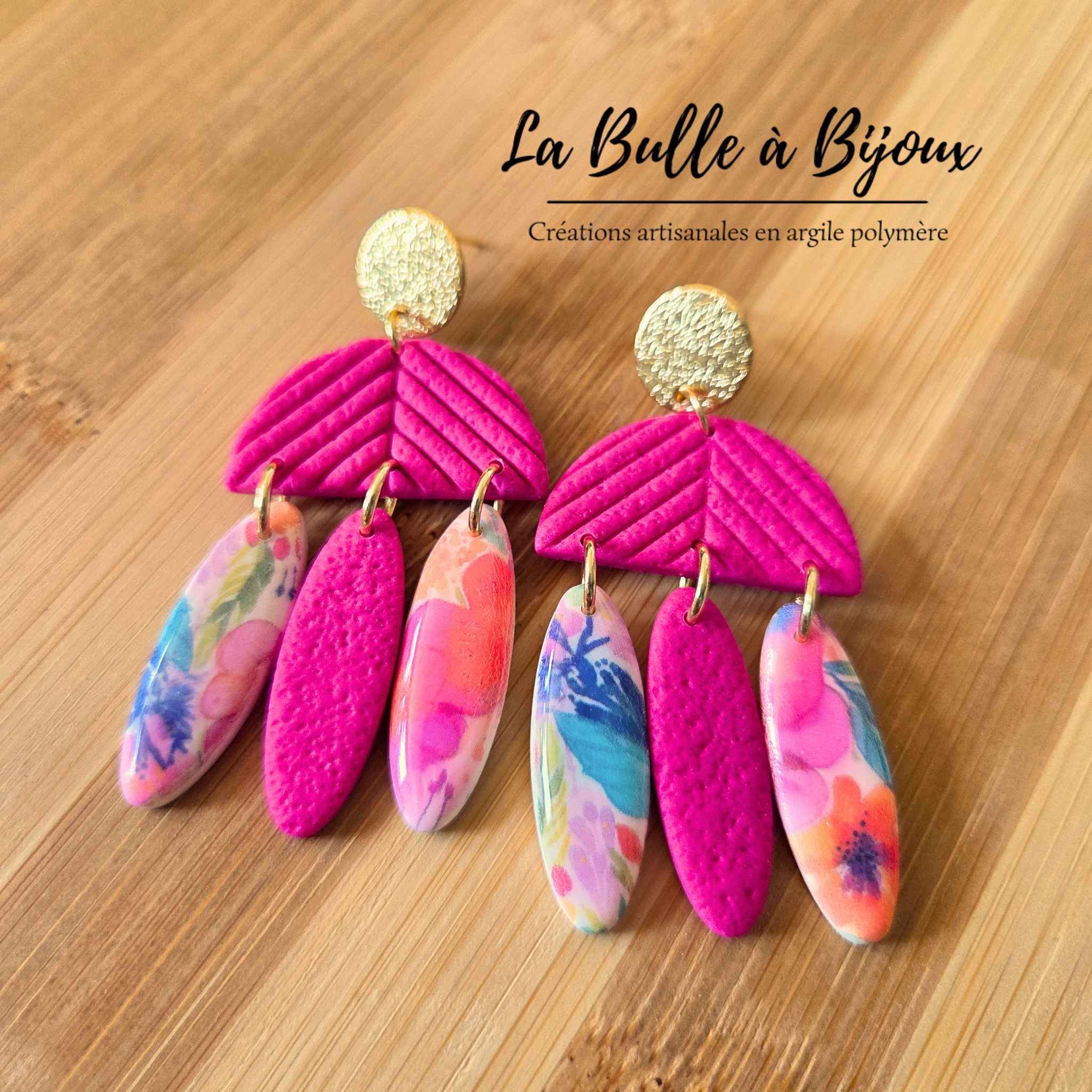 Boucles d'oreille argile polymère fuchsia motif floral pendantes 